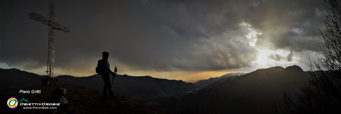 91 Il cielo si rannuvola di brutto....jpg